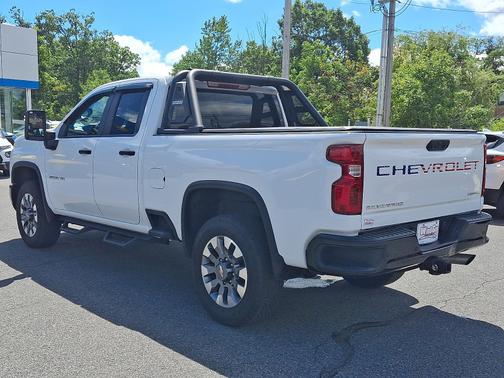 Summit White 2025 Chevrolet Silverado 2500 Custom