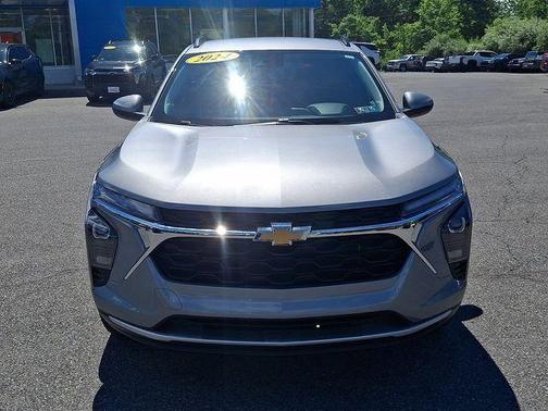 Sterling Gray Metallic 2024 Chevrolet Trax LT