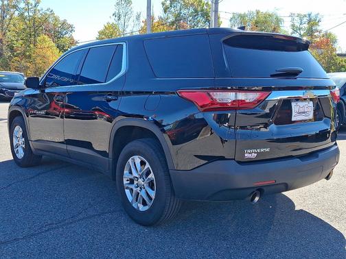 Mosaic Black Metallic 2020 Chevrolet Traverse LS