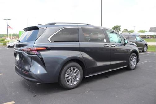 2025 Toyota Sienna XLE 7 Passenger