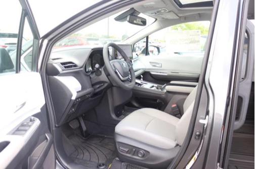 2025 Toyota Sienna XLE 7 Passenger