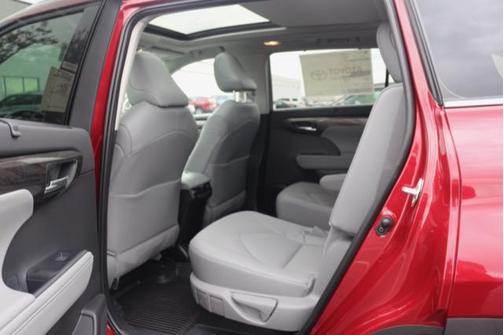 2025 Toyota Highlander Platinum