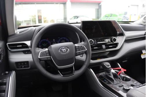 2025 Toyota Highlander Platinum