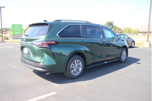 2025 Toyota Sienna XLE 7 Passenger