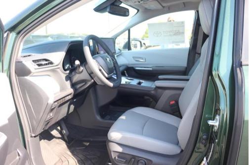 2025 Toyota Sienna XLE 7 Passenger