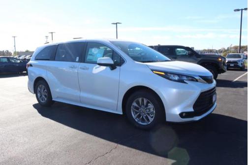 2025 Toyota Sienna XLE