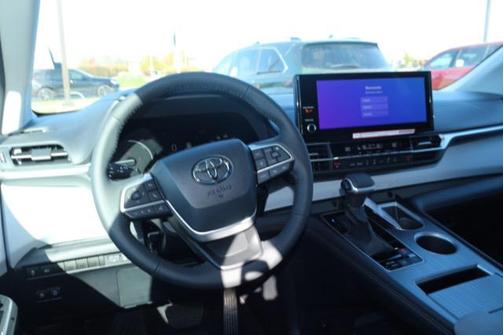 2025 Toyota Sienna XLE