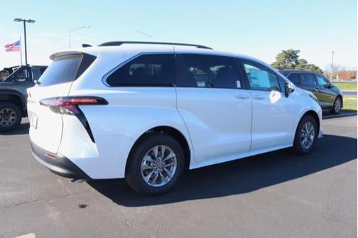 2025 Toyota Sienna XLE