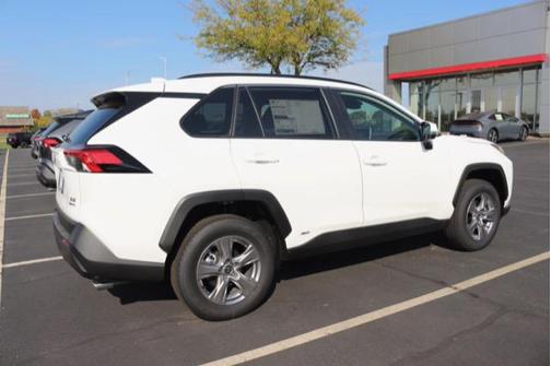 2025 Toyota RAV4 Hybrid XLE
