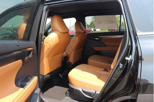 2025 Toyota Highlander Platinum