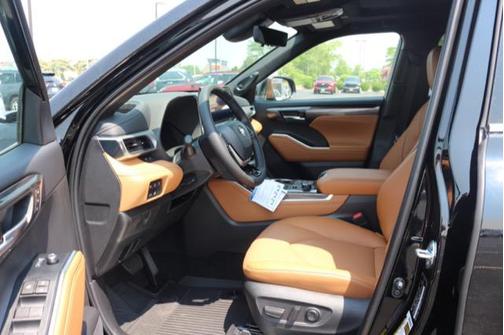 2025 Toyota Highlander Platinum