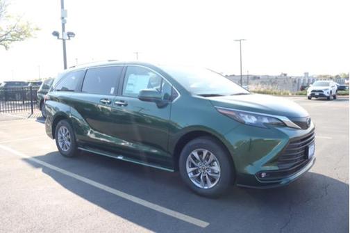 2025 Toyota Sienna XLE 7 Passenger