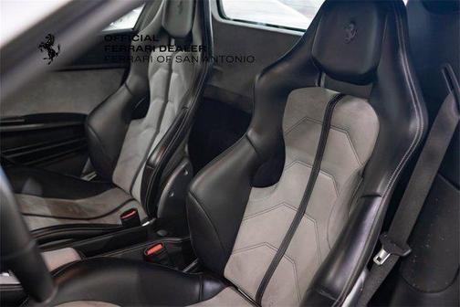 Photo 5 of 32 of 2013 Ferrari 458 Spider Base