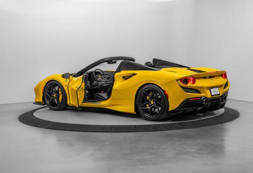 Giallo Modena 2021 Ferrari F8 Spider