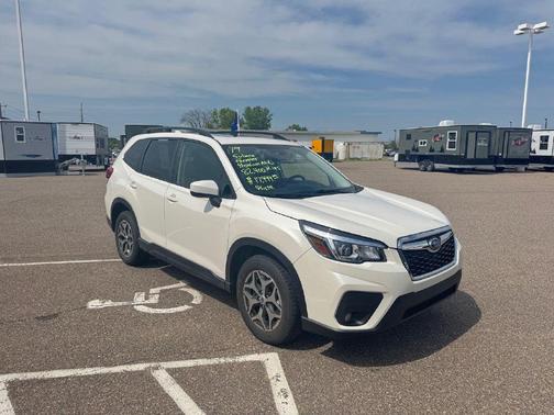 Crystal White Pearl 2019 Subaru Forester Premium