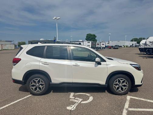 Crystal White Pearl 2019 Subaru Forester Premium