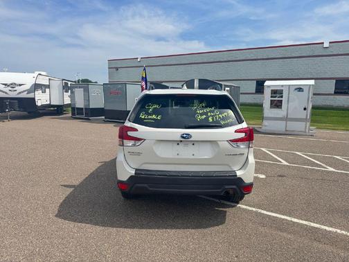 Crystal White Pearl 2019 Subaru Forester Premium