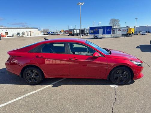 2022 Hyundai ELANTRA SEL