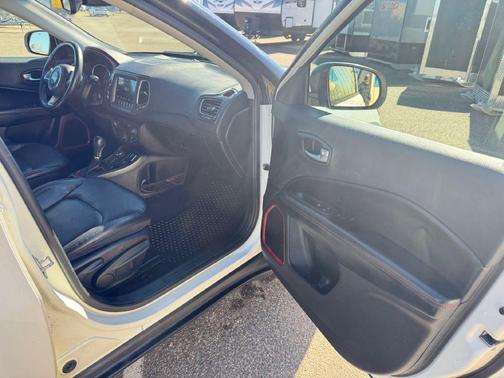 White Clearcoat 2018 Jeep Compass Trailhawk