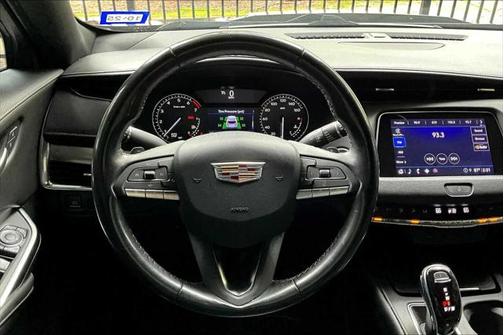 2022 Cadillac XT4 Premium Luxury