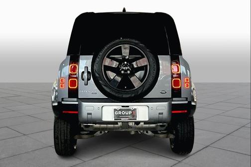 2022 Land Rover Defender 110 SE