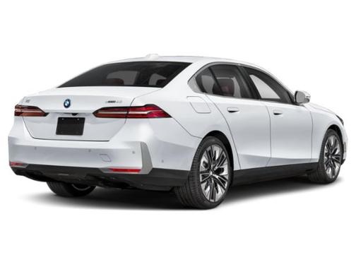 Mineral White Metallic 2026 BMW i5 M60