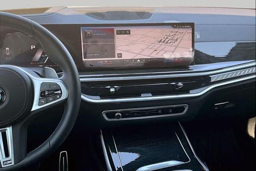 Mineral White Metallic 2025 BMW X7 M60i
