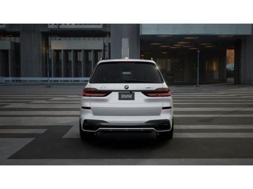 Mineral White Metallic 2027 BMW X7 xDrive40i