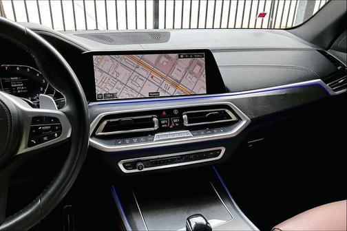 Mineral White Metallic 2022 BMW X5 sDrive40i