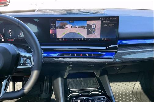 Mineral White Metallic 2026 BMW 550e xDrive