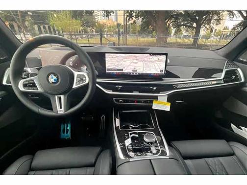 2025 BMW X7 M60i