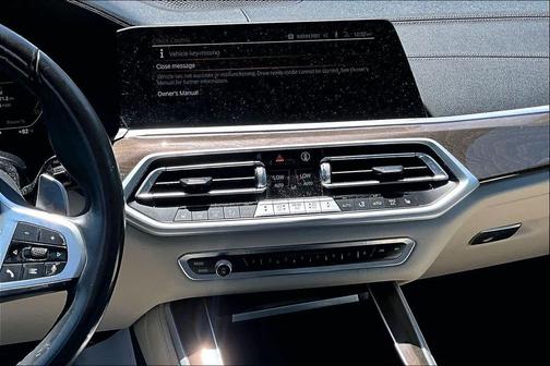Mineral White Metallic 2022 BMW X5 xDrive40i