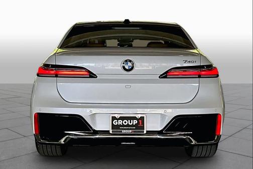 Mineral White Metallic 2026 BMW 740 740i