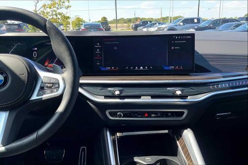 2025 BMW X6 xDrive40i