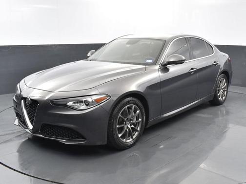 Photo 1 of 30 of 2017 Alfa Romeo Giulia Base