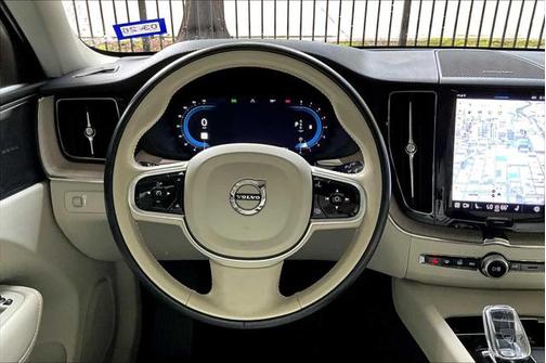 2022 Volvo XC60 B6 Inscription