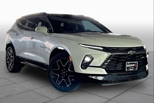 Iridescent Pearl Tricoat 2023 Chevrolet Blazer RS
