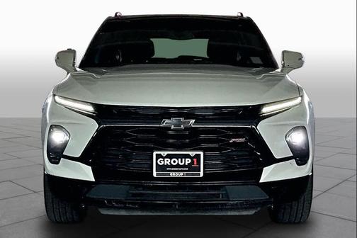 Iridescent Pearl Tricoat 2023 Chevrolet Blazer RS