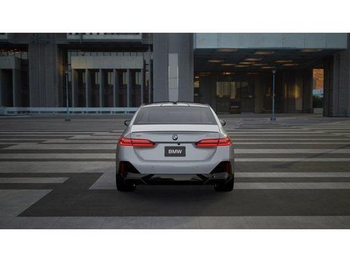 2026 BMW 550e 550e xDrive