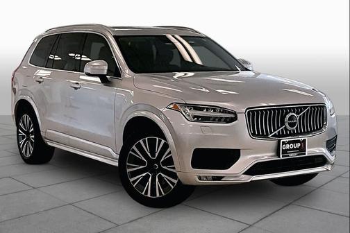 Bright Silver Metallic 2022 Volvo XC90 T5 Momentum