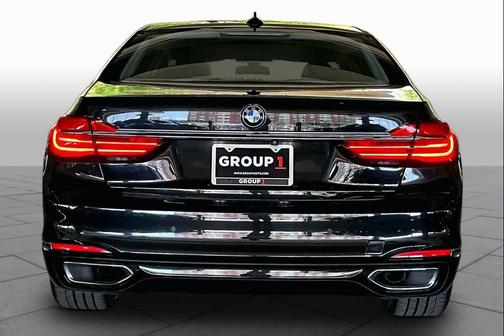Black Sapphire Metallic 2018 BMW 740 740i