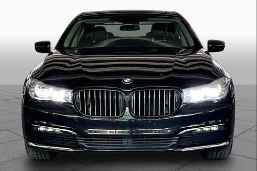 Black Sapphire Metallic 2018 BMW 740 740i