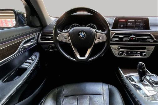 Black Sapphire Metallic 2018 BMW 740 740i