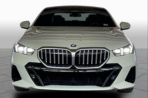 Mineral White Metallic 2024 BMW 530 530i