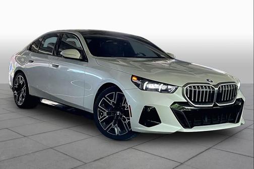 Mineral White Metallic 2024 BMW 530 530i