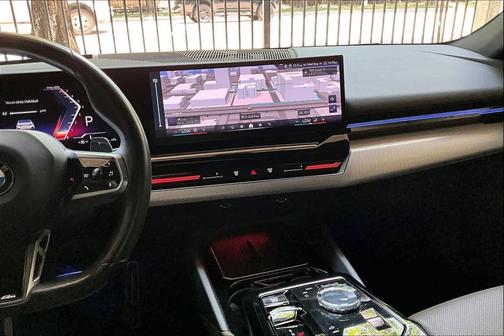 Mineral White Metallic 2024 BMW 530 530i