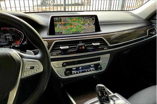 2022 BMW 750 i xDrive
