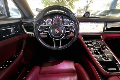 2018 Porsche Panamera 4
