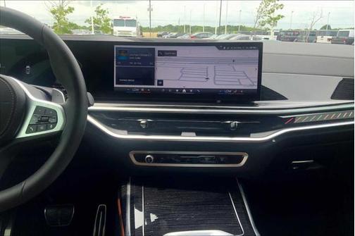 2025 BMW X7 M60i
