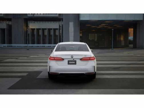 Alpine White 2026 BMW i5 xDrive40